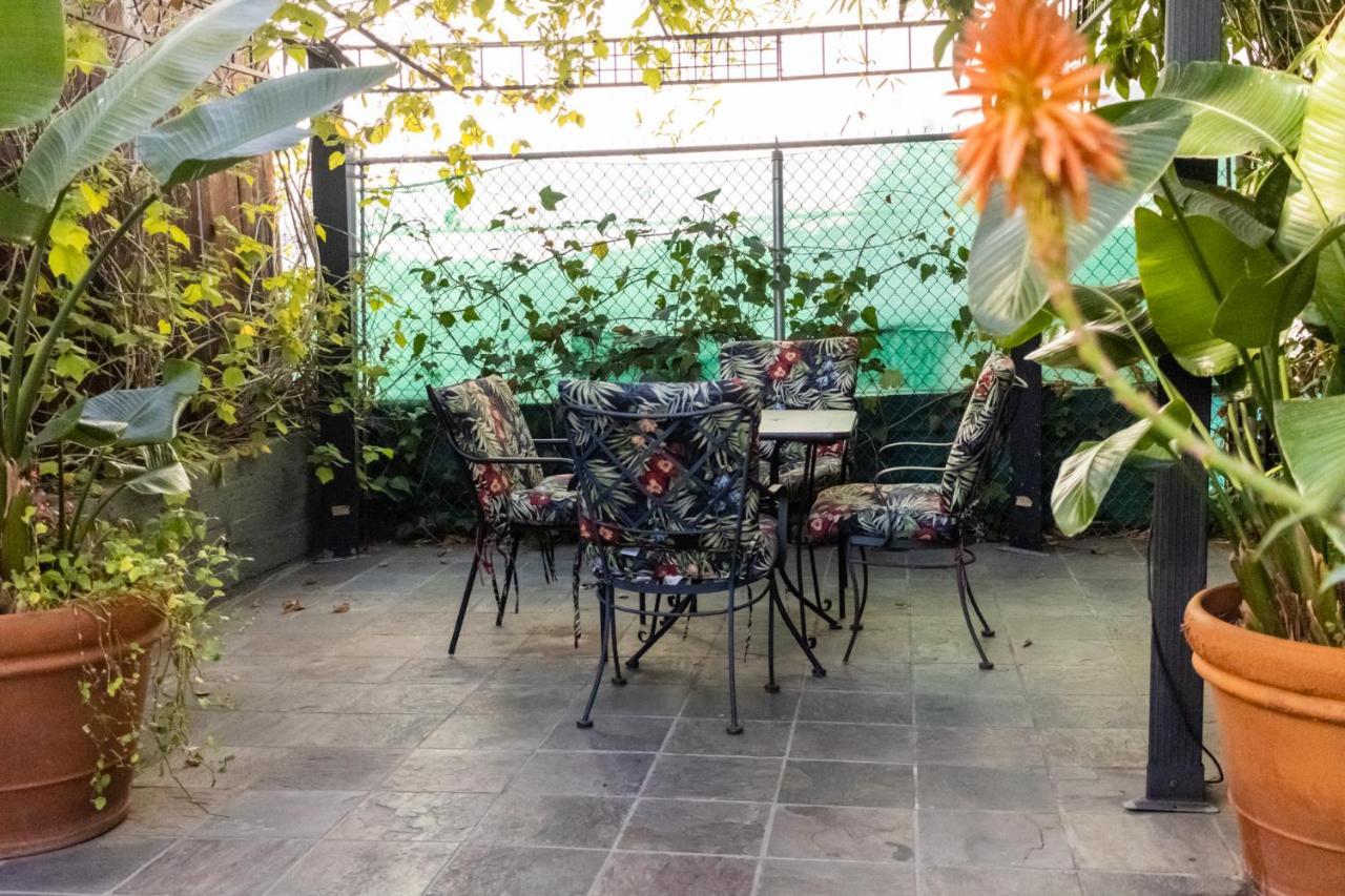 Hollywood Hills Suites Los Angeles Exterior photo