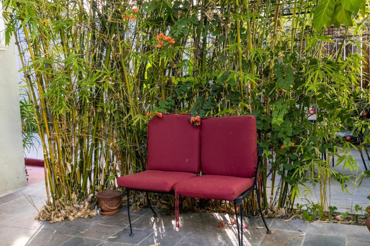 Hollywood Hills Suites Los Angeles Exterior photo