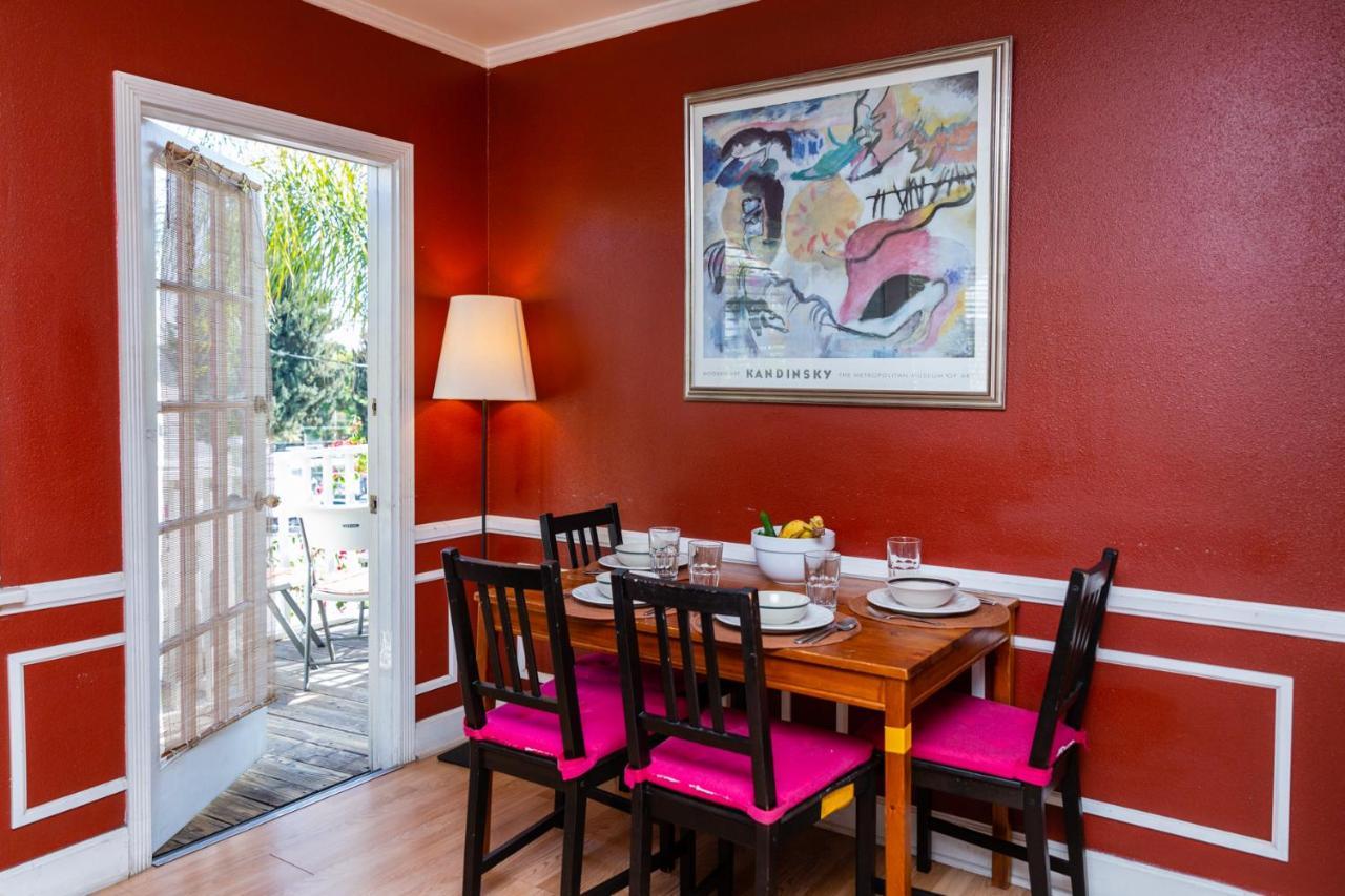 Hollywood Hills Suites Los Angeles Exterior photo