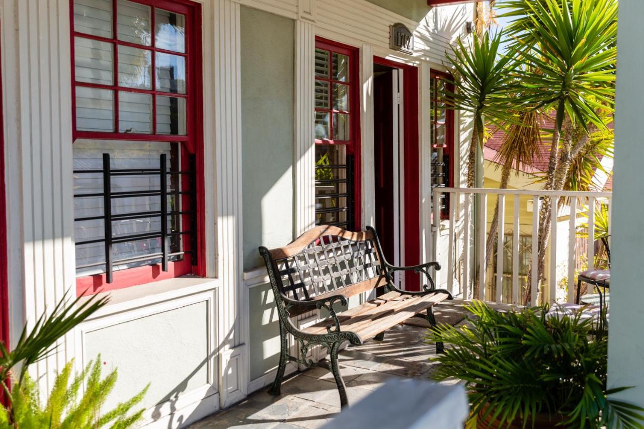 Hollywood Hills Suites Los Angeles Exterior photo