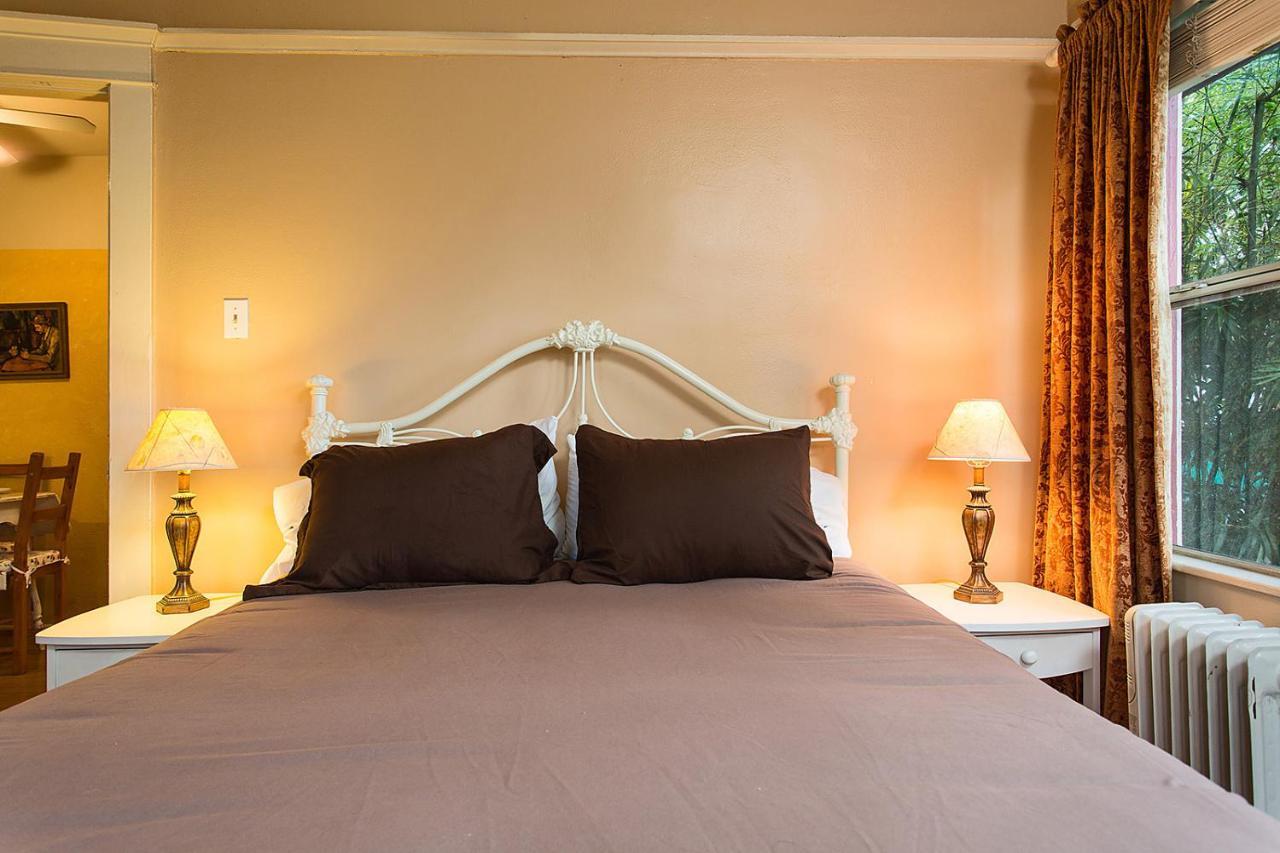 Hollywood Hills Suites Los Angeles Exterior photo