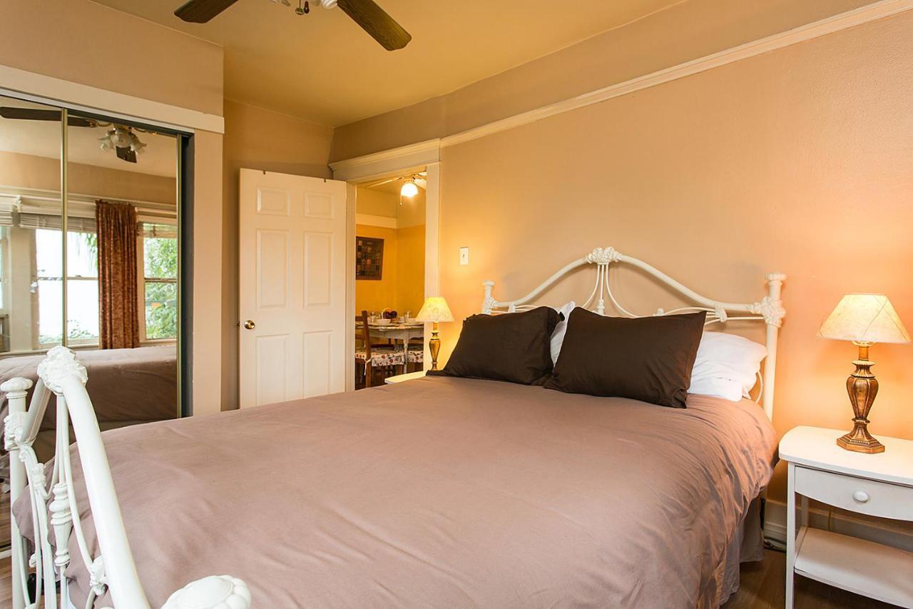 Hollywood Hills Suites Los Angeles Exterior photo