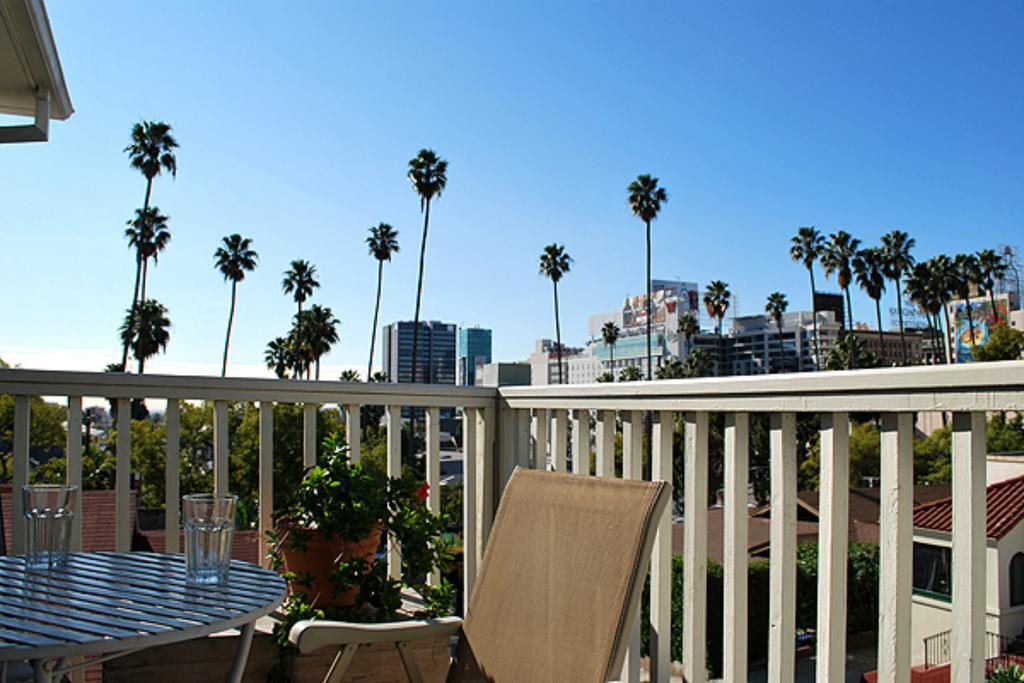 Hollywood Hills Suites Los Angeles Exterior photo