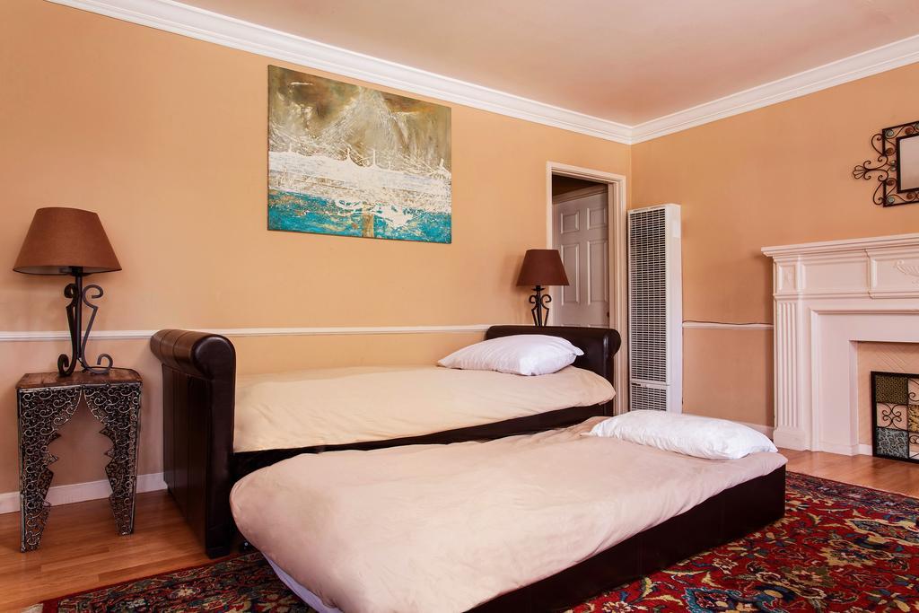 Hollywood Hills Suites Los Angeles Exterior photo