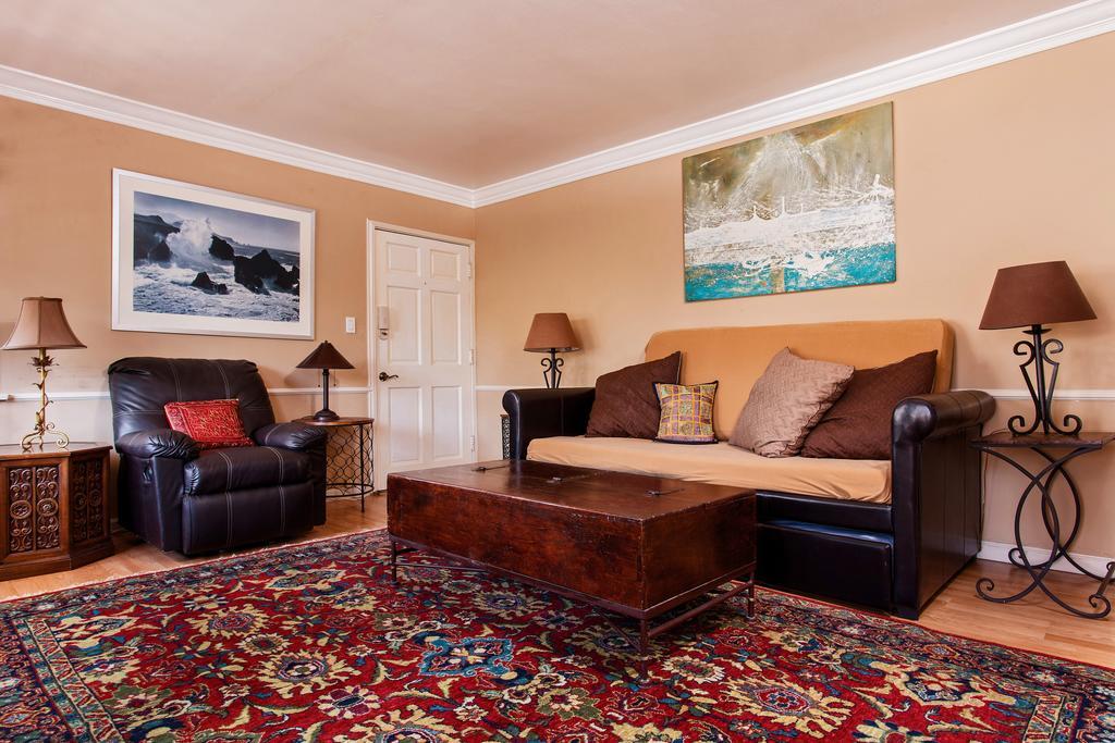 Hollywood Hills Suites Los Angeles Exterior photo