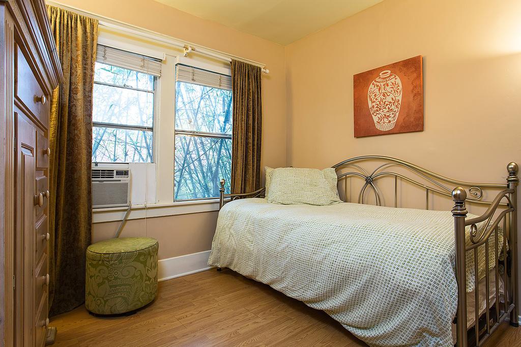 Hollywood Hills Suites Los Angeles Exterior photo