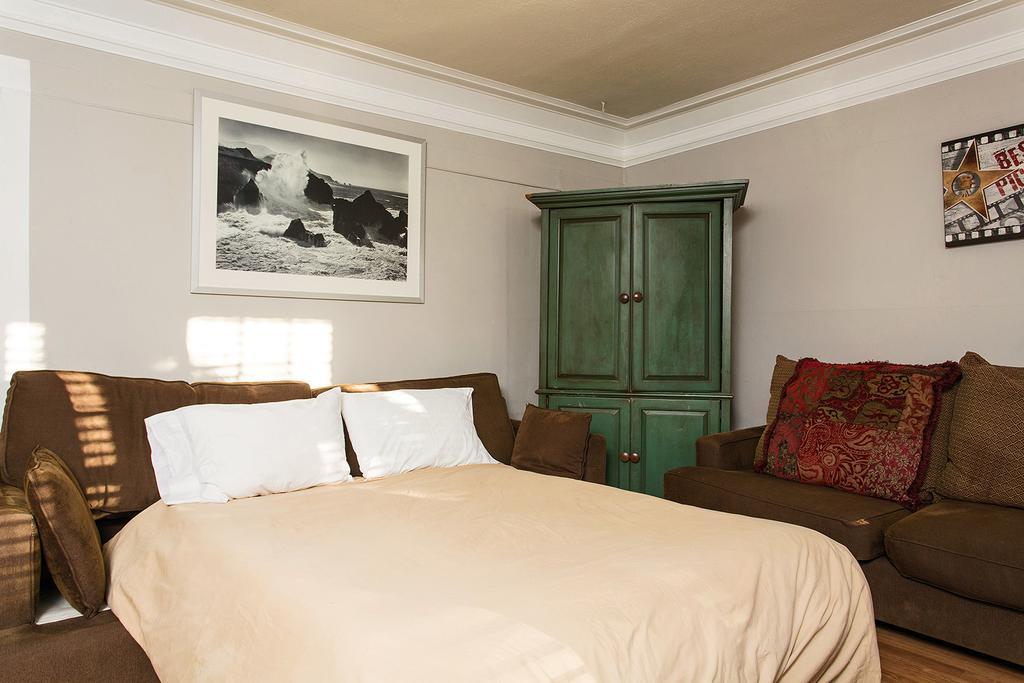 Hollywood Hills Suites Los Angeles Exterior photo